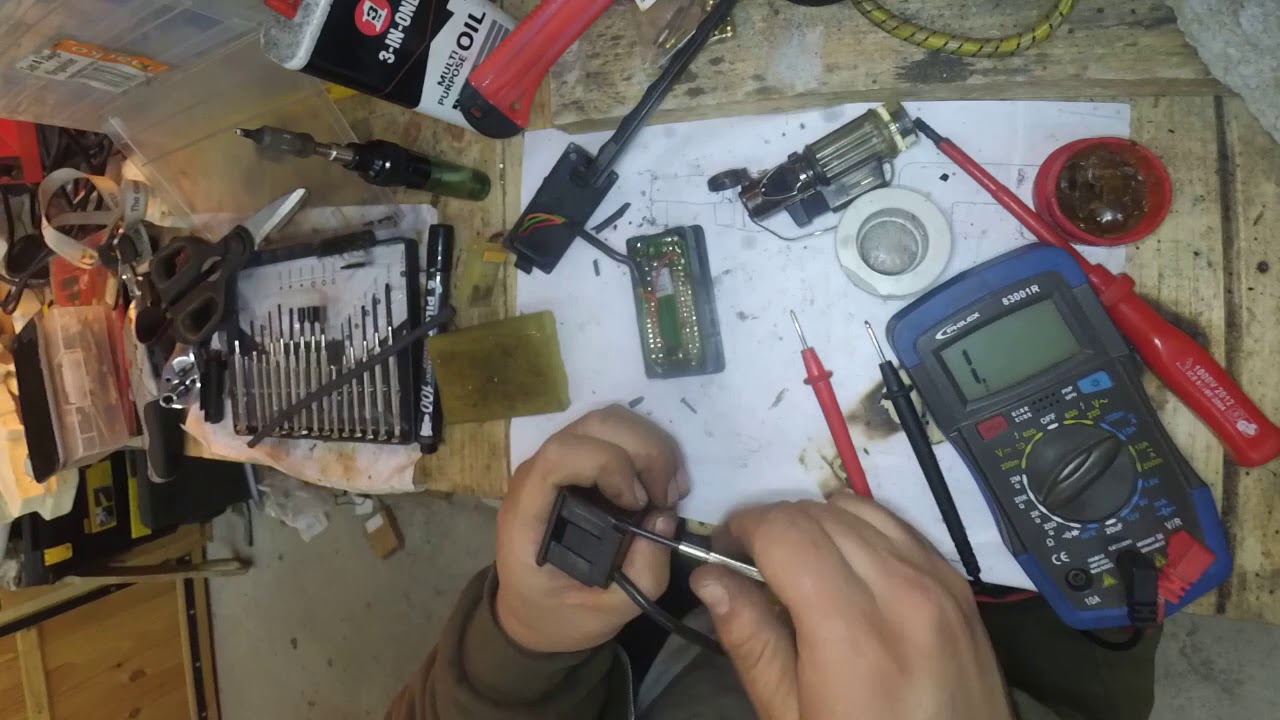 Watch video Lotus Elan M100 (89-94) Repairing the Electronics of the Digital clock Now Lotus Elan M100 (89-94) Repairing the Electronics of the Digital clock