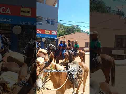 Concentração dis cavaleiros na praça de José Raydan #cavalgada #cavalo #minasgerais #cavalos