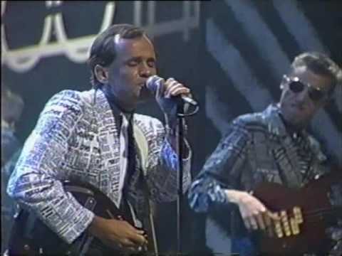 Singing in the Shower - Solid Citizens on Countdown