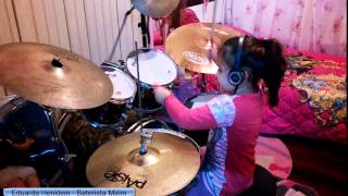 Eduarda Henklein (4 anos) tocando: COVER Iron Maiden - Wasting Love (primeiro ensaio da musica)