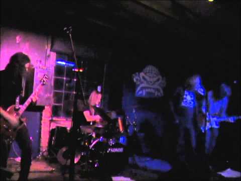 Vlákna - VLÁKNA live FUZZFEST ( píseň NĚMÁ DUŠE )