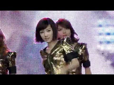 110417 (Taeyeon Incident!) Fancam SNSD Run Devil Run @ Angel Price Music Festival