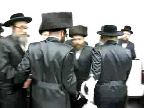 Satmar Rabbi (R' Aron) Shava Bruchis In Pupa B.P. Part 4