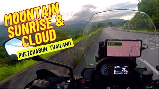 Download lagu Riding Through Mountain Clouds & Mesmerizing Sunrise in Thailand 🇹🇭 | Phetchabun | PART 3 mp3
