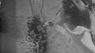 Kadr z teledysku romantico blues tekst piosenki Gigliola Cinquetti