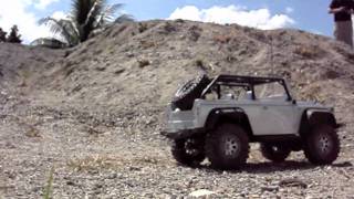 preview picture of video 'Axial SCX10 - INDETENIBLE'