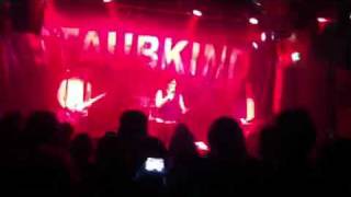 Staubkind- Knie nieder