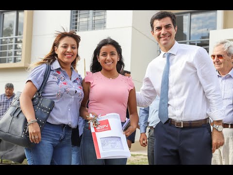 Urtubey en entrega de viviendas en barrio El Bosque