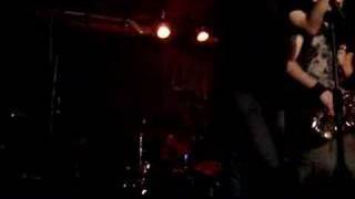 Videoklip UDG - Buď a nebe (live) s textom piesne