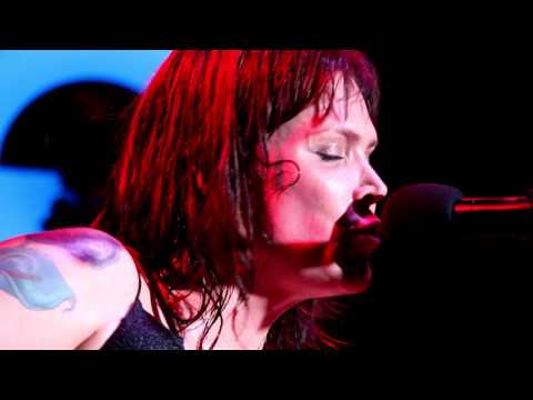 Beth Hart - "Is That Too Much To Ask" [Madrid 2015/12/11]
