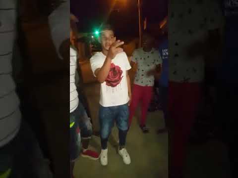 Genual de fresa (ella no he tuya)