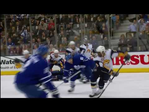 Alexei Ponikarovsky's skate blade comes off!! (HD)