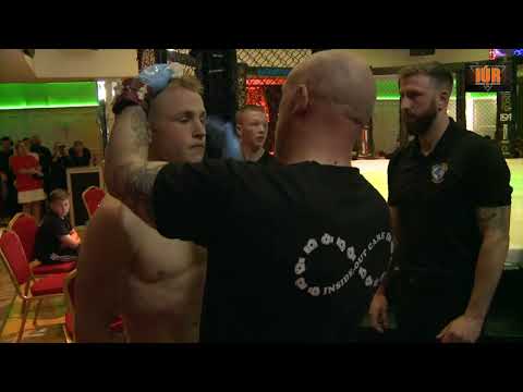 IÚR FC 4 - Sean Matthews vs Dom Norkus