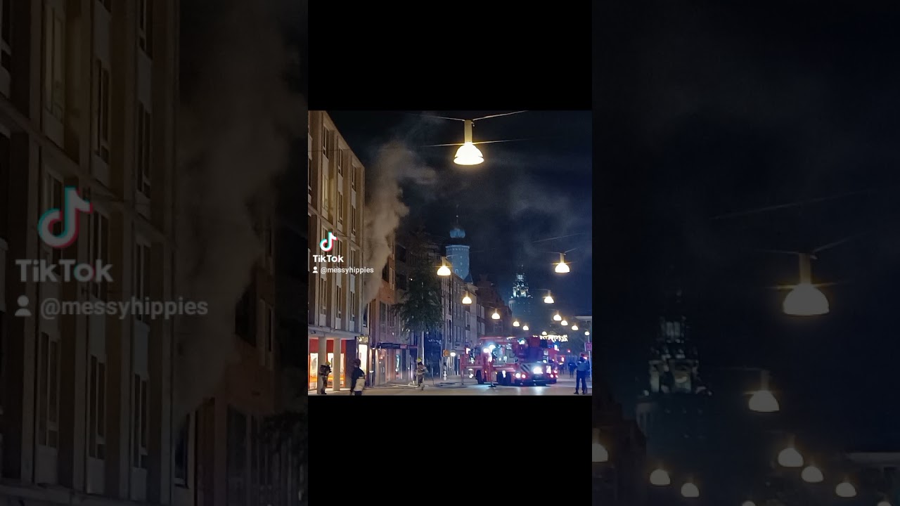 uitslaande brand in Burchtstraat Nijmegen centrum 29 oktober 2021 nacht. boven winkel pand Wibra