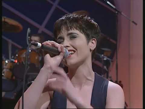 Dreams - The Cranberries  live  on "Kenny Live" - 6 March 1993