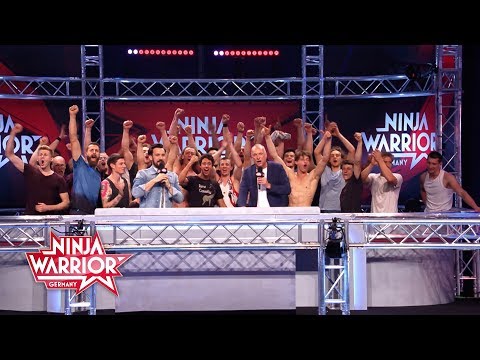 Die 28 Finalisten stürmen den Parcours | Ninja Warrior Germany 2018