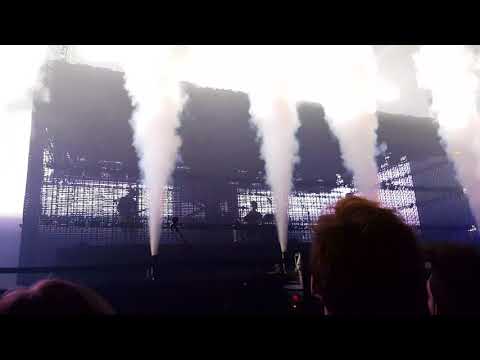 Oscar And The Wolf @ Antwerps Sportpaleis 28/10/2017 21h01 - Intro (4K)