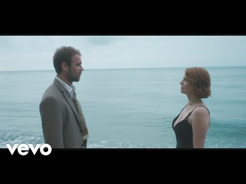 Cyril Mokaiesh, Elodie Frégé - La fin du bal (Clip officiel)