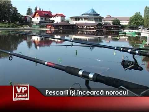 Pescarii îşi încearcă norocul