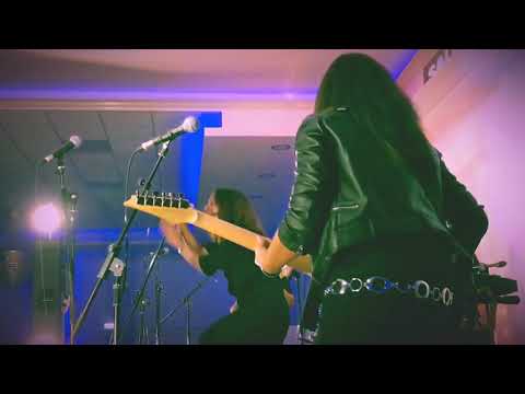 DILLIE (mandehana-raha mbola hiverina-tsy irery ianao)