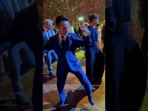 What I love doing the most 😍 #chachaslide #flashmob #linedance #party