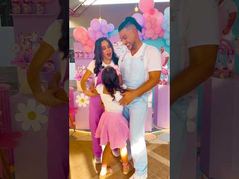Carlos y Vanesa sorprenden a María en su cumpleaños 😳