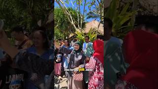 Download lagu Pak Jokowi Kejutkan Pengunjung Rumah Makan Bebek Tepi Sawah Ubud Bali mp3