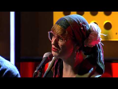 Extra opname: De minuut: Qeaux Qeaux Joans - 17-11-2011