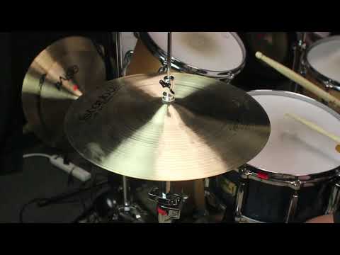 Istanbul Agop 15" Traditional Medium Hi Hats - 1126g/1376g