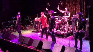 Me First And The Gimme Gimmes "I Will Survive" "Sweet Caroline" Live