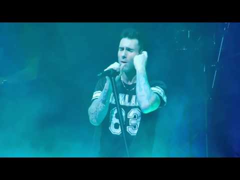 Adam Levine talks to crowd, Maroon 5 Cold, Blue Cross Arena, Rochester NY, March 5, 2017