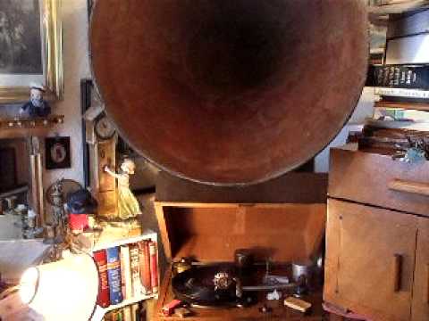 "Johann Strauss Fantasia" played by Edith Lorand