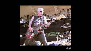 Juan Luis Serrano en M-20. Red Box. Venganza. Obús. Con Avispa Music