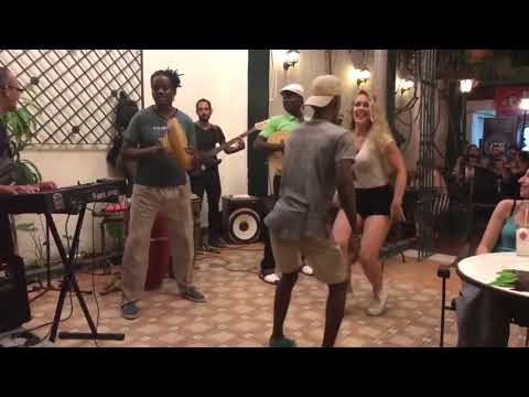 Rodnier Kindelán goza y baila en la Habana