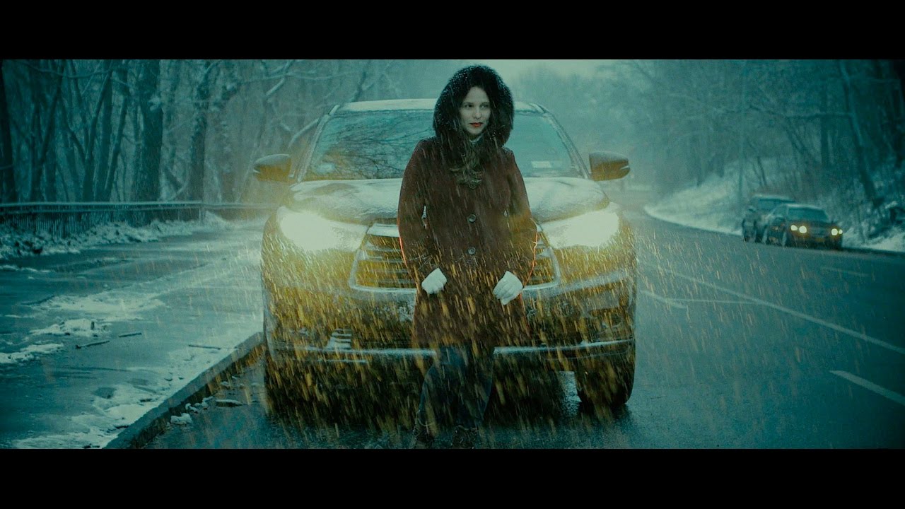 Canon 5D Mark IV - Amazing 4K Video Film Look - Nicole enjoying the snow!