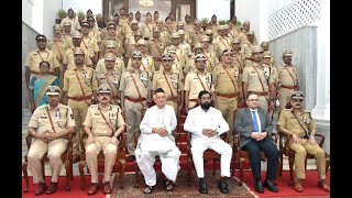 13.10.2022 : Governor presents President’s Police Medals to 114 Police Officers, Personnel;?>
