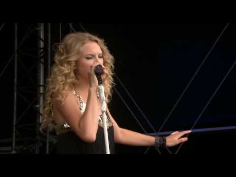 Taylor Swift - Love Story [Live in V Festival in London, England] *****