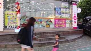 preview picture of video '절대 지나칠 수 없는 그녀의 방앗간!'