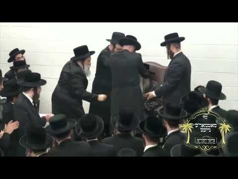 Satmar Rebbe R Aharon At Hachnosas Sefer Torah In Yeshiva Adar II 5782  - Dancing