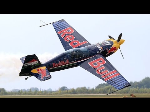 Besenyei Péter Műrepülése Debrecenben 2022.09.25.