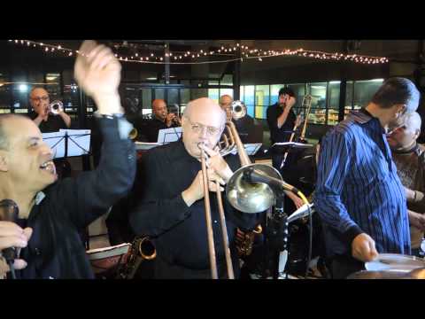 Mambo Legends Orchestra con Frankie Figueroa - Babarabatiri