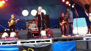 Hazel O'Connor and the Subterraneans, Come into the air