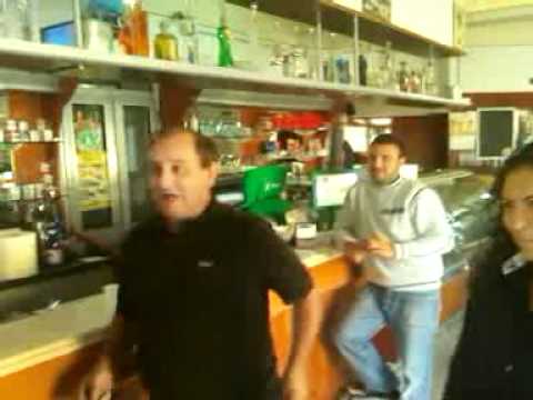 Al bar Hope.  Il bar della speranza