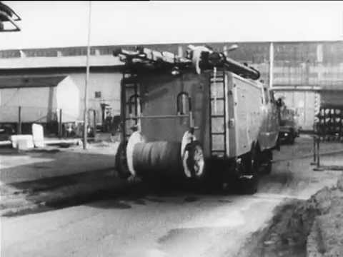 East Germany Fire Truck - DDR Feuerwehr Info Film