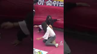 【M字開脚】アトラクションハプニング