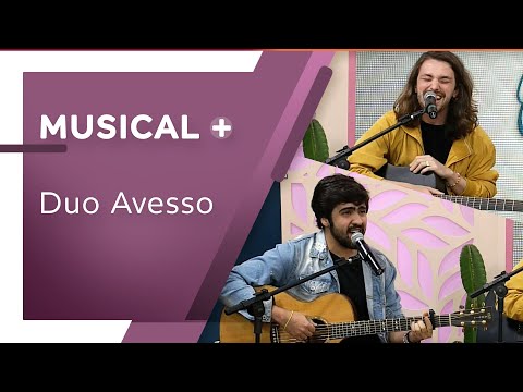 Duo Avesso canta no Santa Receita