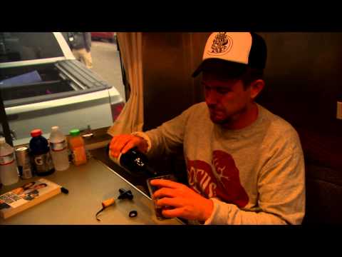 Johnny deelt bed met Heleen | Waar is De Mol?