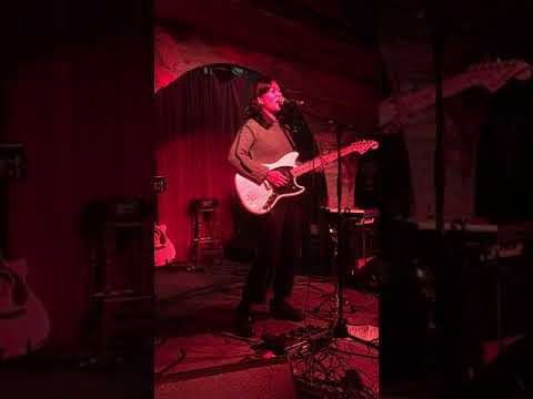 Hannah Vu ‘Crying on the subway.’ (Live) The Shacklewell Arms, Hackney, London
