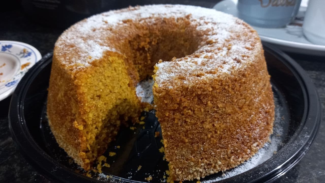 Bolo funcional de cenoura e farelo de aveia