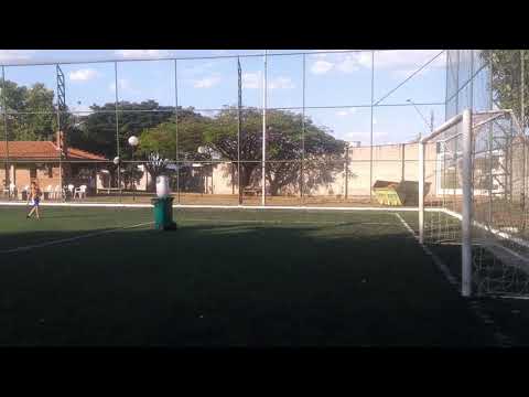 Guilherme Gomes, batendo faltas no ângulo(12)